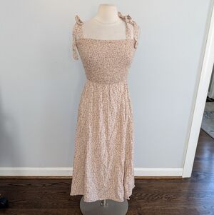 NEW Women's Tullabee Smocked Dress Medium Peach Floral